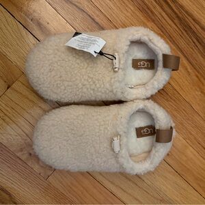 UGG Kids Cream Shearling Cozy Slip-On Slippers